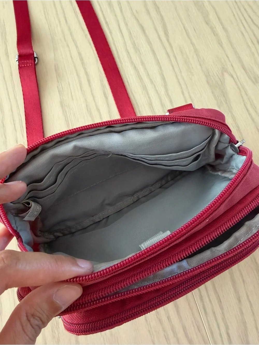Baggallini Red Small Triple Zip Crossbody Bag 8x6x2 Travel Preppy 3 Compactments